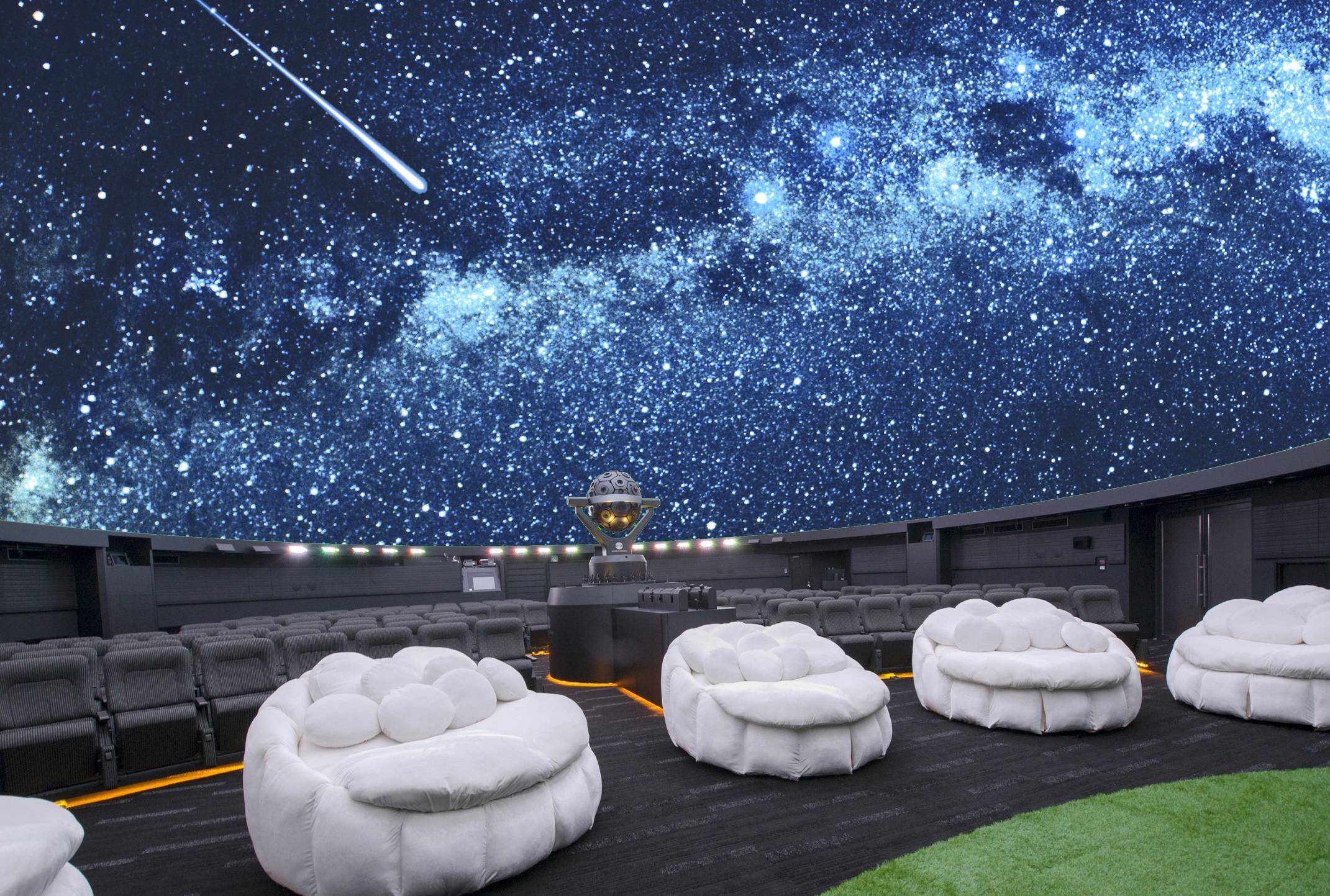 Звездное небо интерактивная. Московский планетарий звездное небо. Звездное небо планетарий СПБ. Холл обсерватории планетарий. Планетарий в Токио.