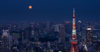 Moon viewing at Roppongi Hills: the 15h and the 13th Night